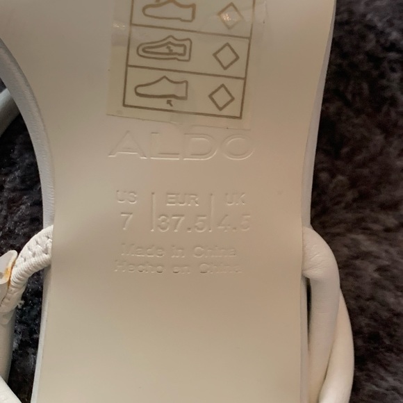 White sandals with heels size 7 - Picture 3 of 3